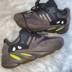 Yeezy 700 mauve